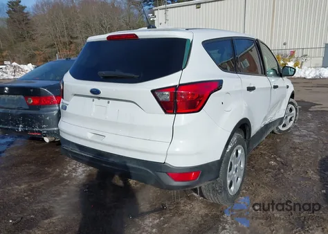 2019 Ford Escape S z USA, uszkodzony, nr VIN 1FMCU0F7XKUB36441